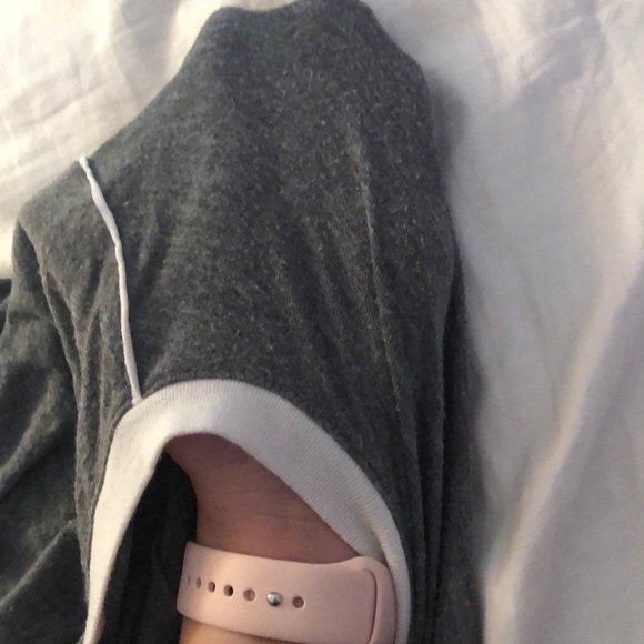 Simple light gray tee! - Picture 3 of 3